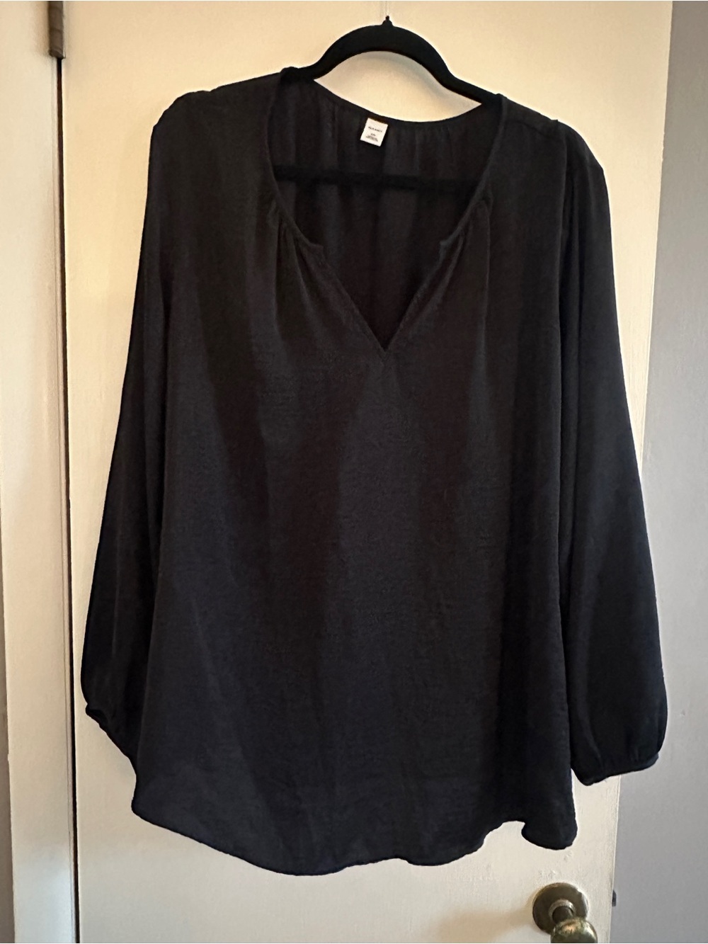 Old Navy Black V-Neck Long Sleeve Blouse